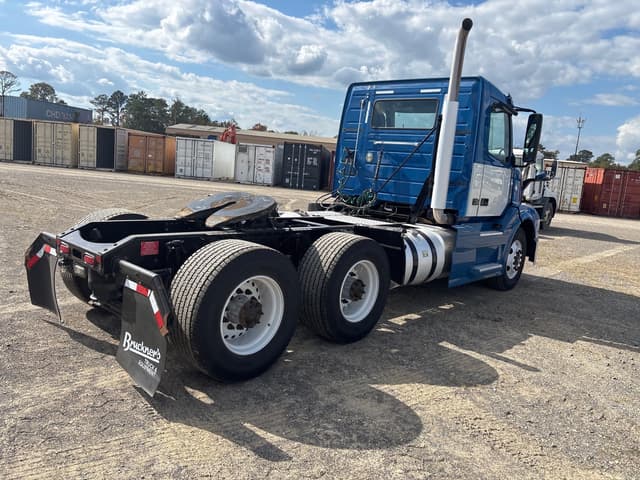 Image of Volvo VNL64T300 equipment image 2