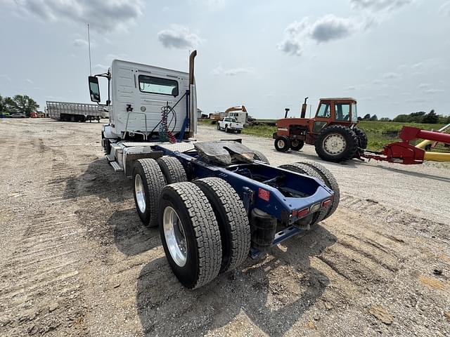 Image of Volvo VNL64T300 equipment image 3