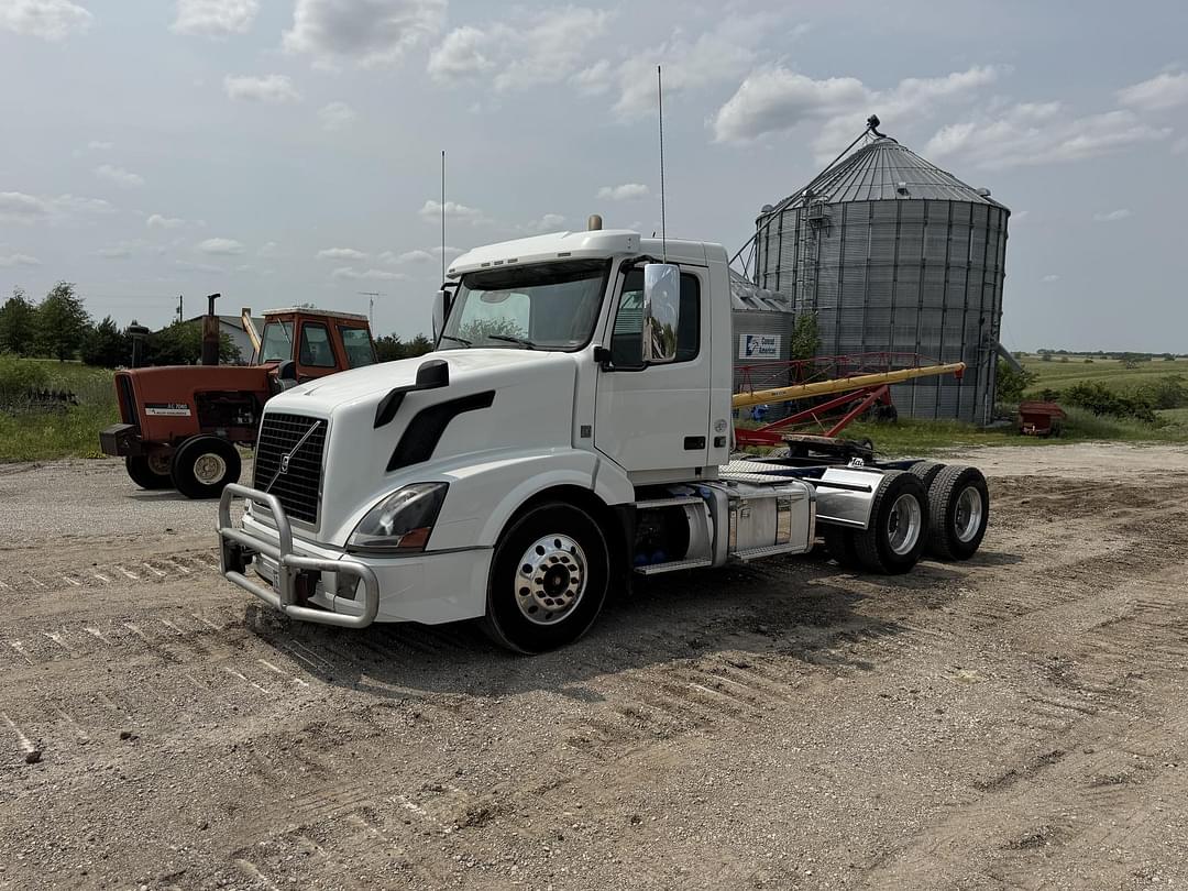 Image of Volvo VNL64T300 Primary image