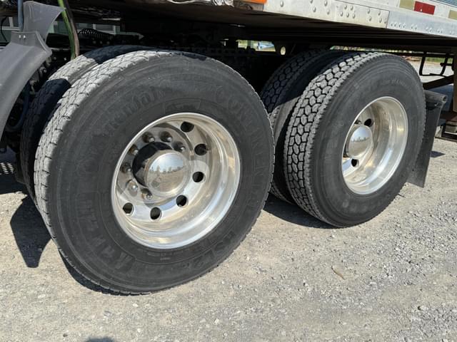 Image of Volvo VNL64T300 equipment image 4