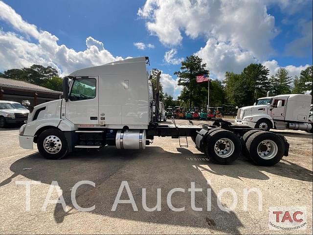 Image of Volvo VNL64T630 equipment image 1