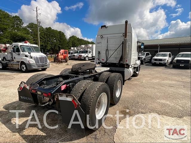 Image of Volvo VNL64T630 equipment image 4