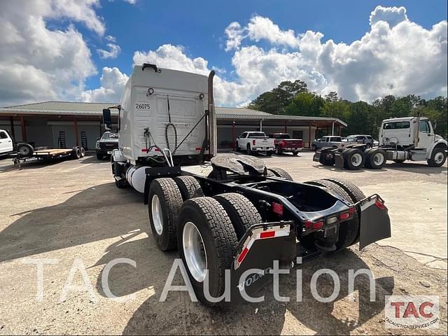 Image of Volvo VNL64T630 equipment image 2