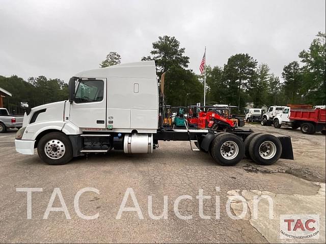 Image of Volvo VNL64T630 equipment image 1