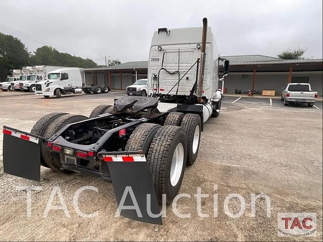 Image of Volvo VNL64T630 equipment image 4