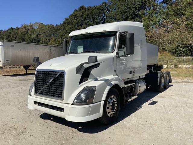 Image of Volvo VNL64T630 equipment image 2