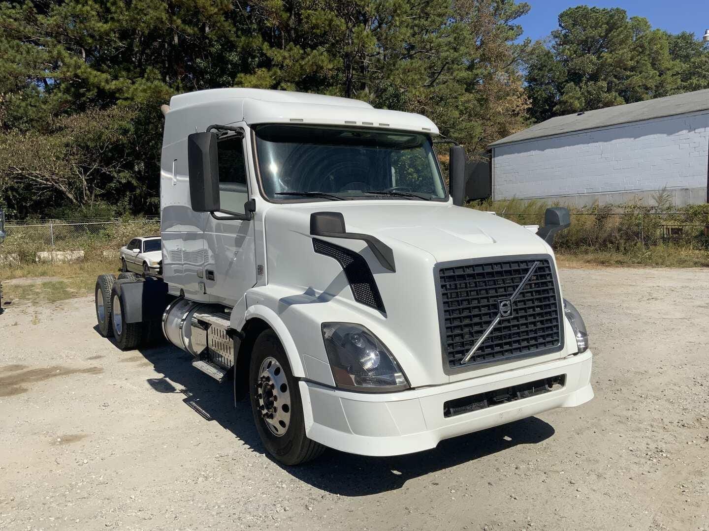 2016 Volvo VNL64T630 Equipment Image0