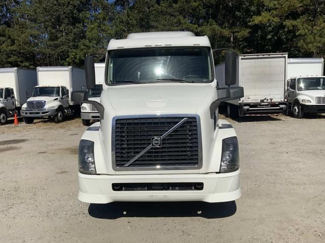 Image of Volvo VNL64T630 equipment image 1