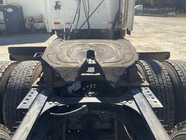 Image of Volvo VNL64T630 equipment image 3