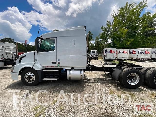 Image of Volvo VNL64T630 equipment image 1