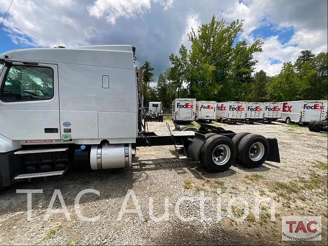 Image of Volvo VNL64T630 equipment image 2