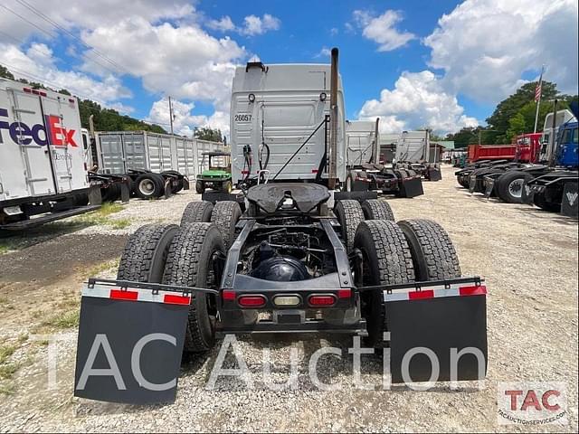 Image of Volvo VNL64T630 equipment image 4
