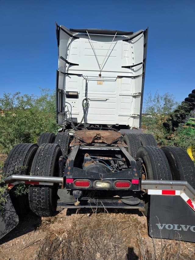 Image of Volvo VNL64T670 equipment image 4