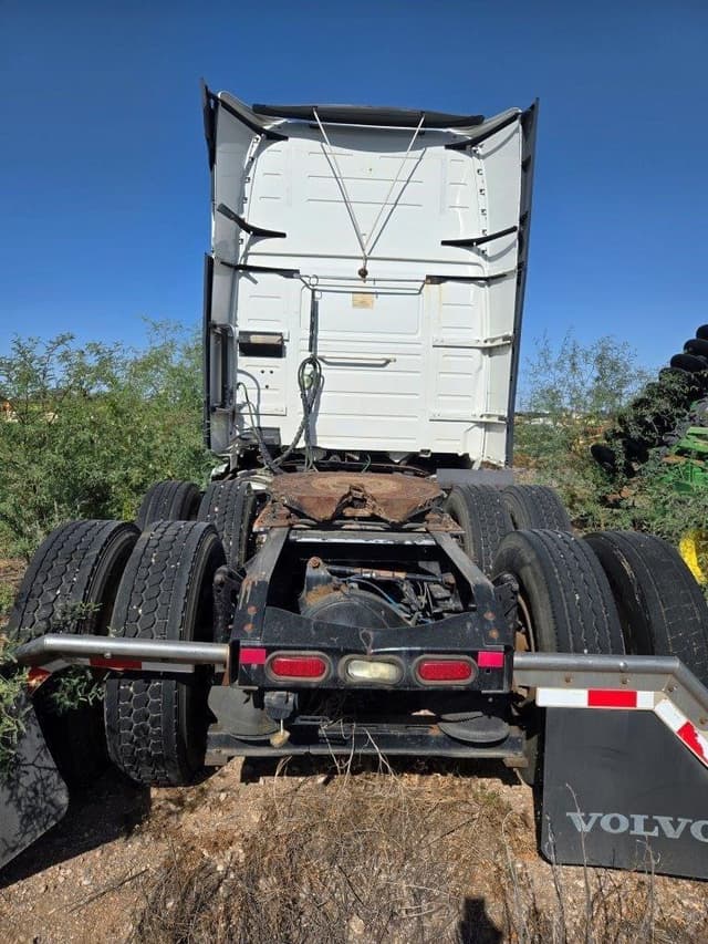 Image of Volvo VNL64T670 equipment image 4