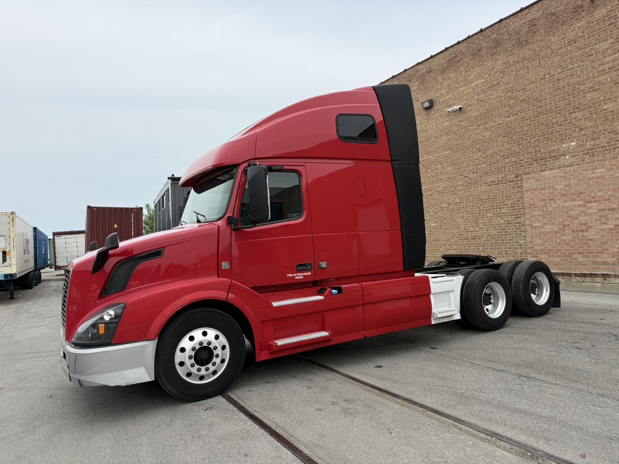 2016 Volvo VNL64T670 Equipment Image0