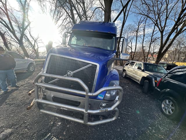 Image of Volvo VNL64T760 equipment image 3