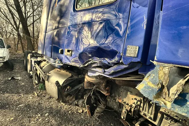 Image of Volvo VNL64T760 equipment image 4