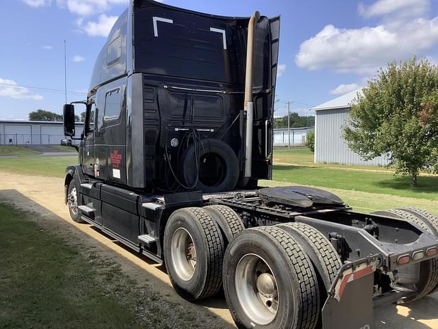 Image of Volvo VNL64T780 equipment image 1