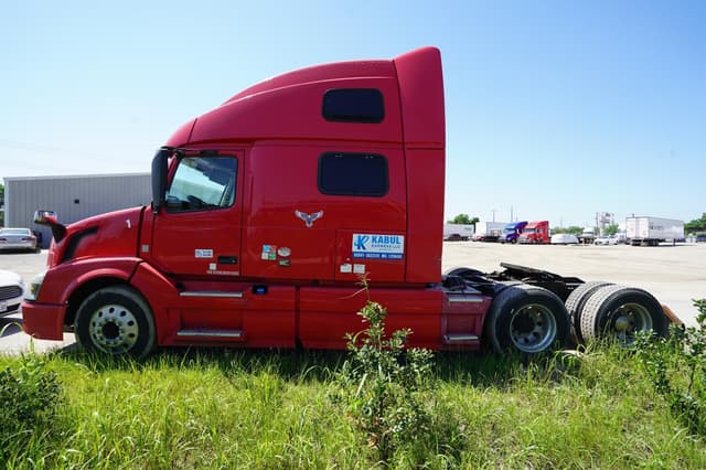 Image of Volvo VNL64T780 equipment image 1