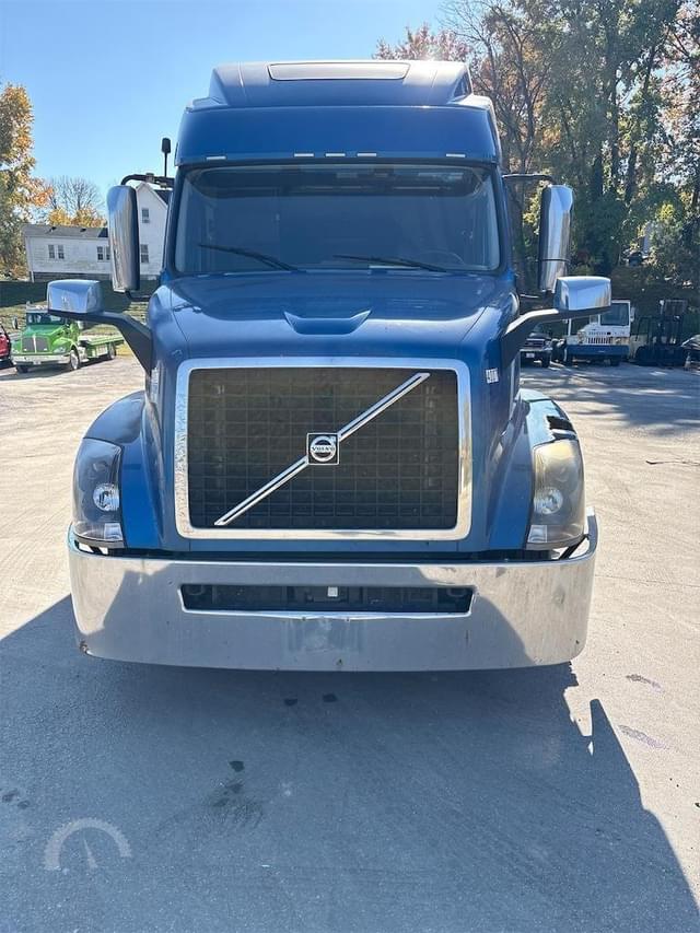 Image of Volvo VNL64T780 equipment image 1