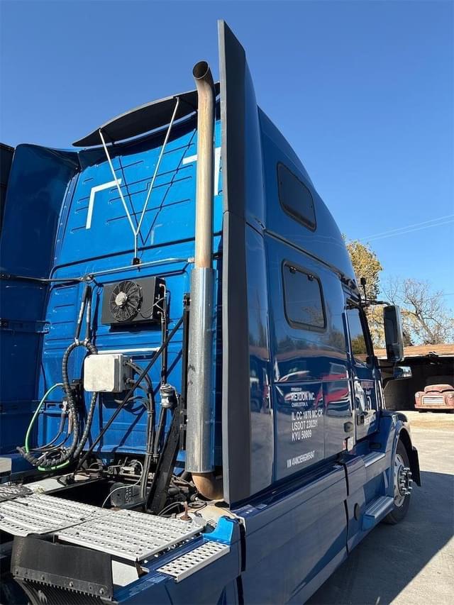 Image of Volvo VNL64T780 equipment image 3