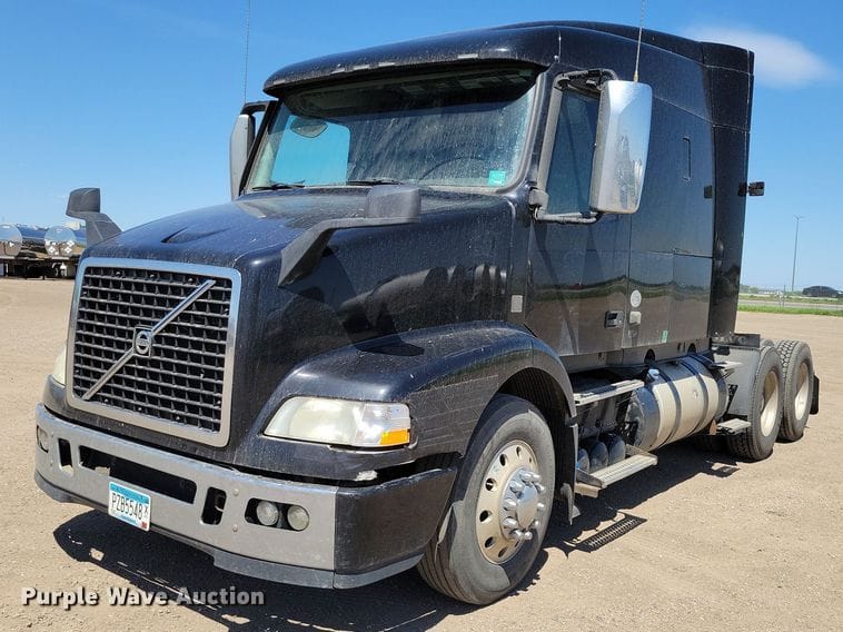 2016 Volvo VNM Equipment Image0