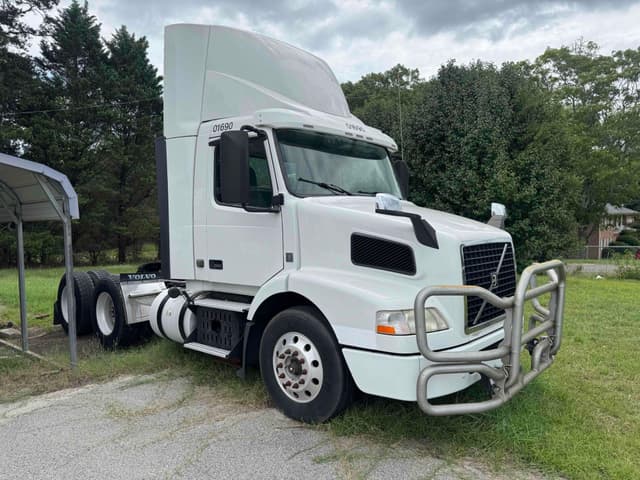 Image of Volvo VNM equipment image 4