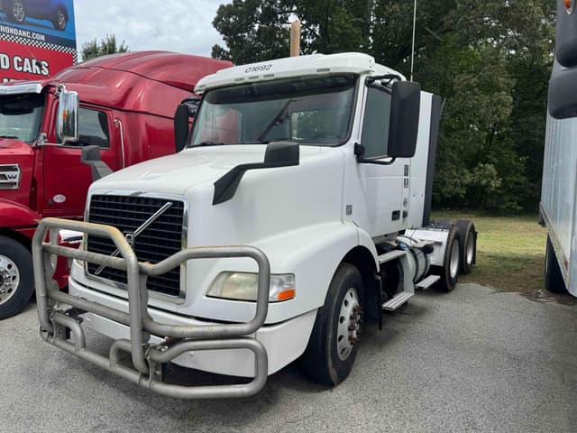 Image of Volvo VNM equipment image 1