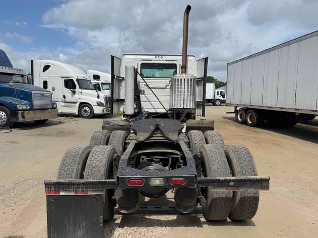 Image of Volvo VNM equipment image 3