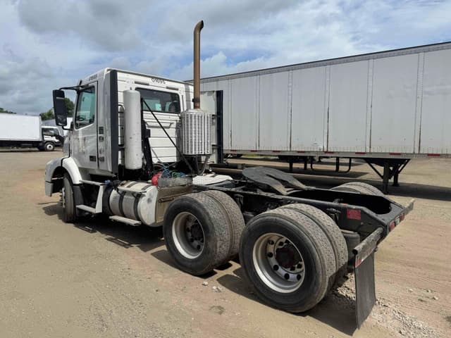 Image of Volvo VNM equipment image 2