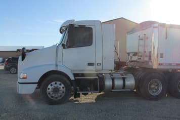 Main image Volvo VNM64T200