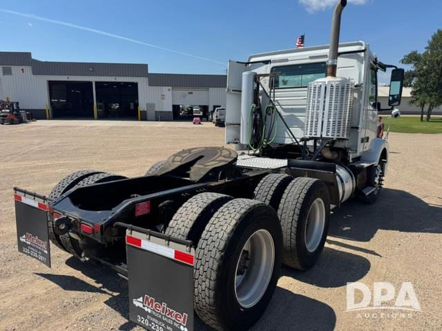 Image of Volvo VNM64T200 equipment image 1