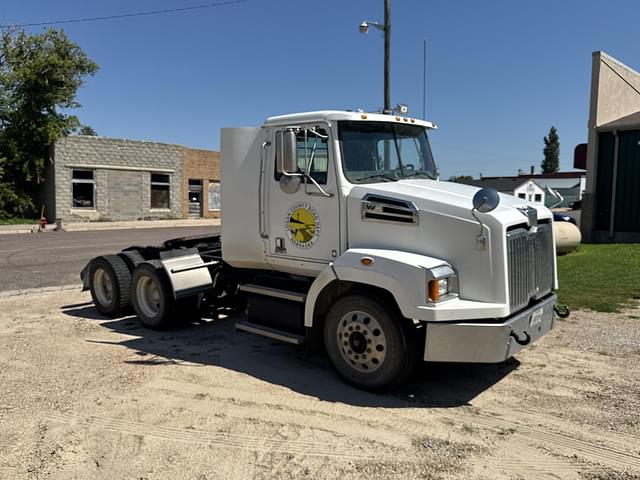 Image of Western Star 4700 equipment image 1