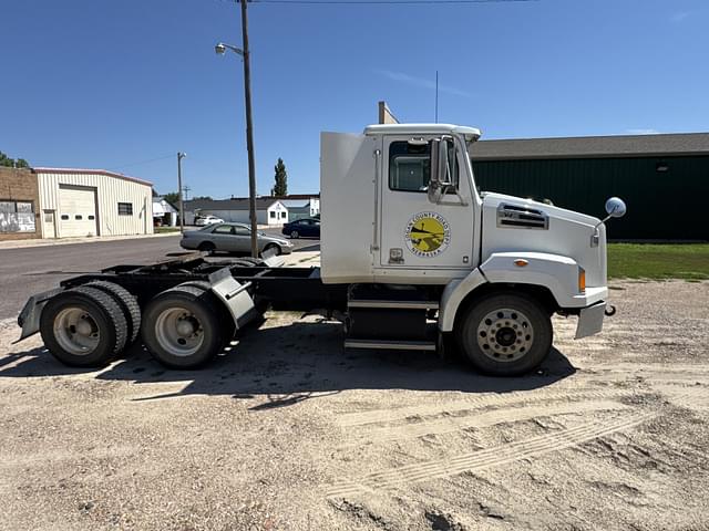 Image of Western Star 4700 equipment image 2