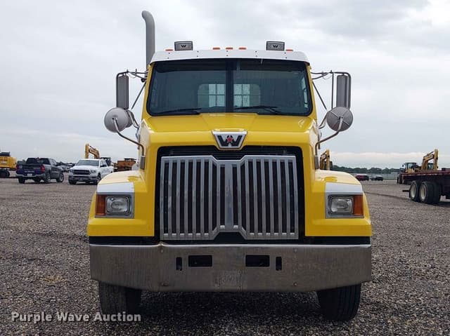 Image of Western Star 4700 equipment image 1
