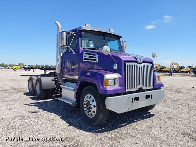 Image of Western Star 4700 equipment image 2