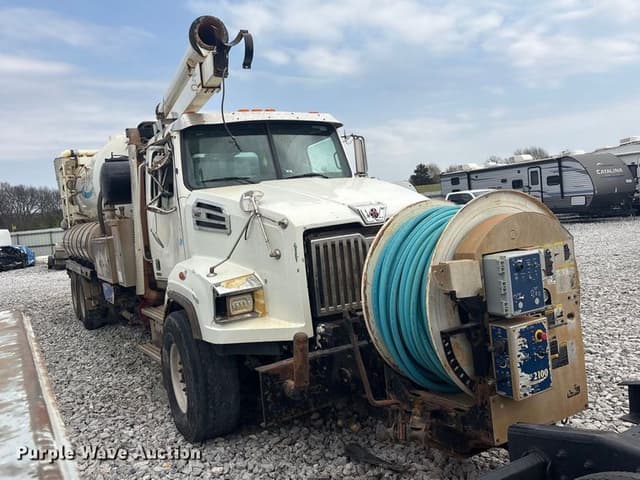Image of Western Star 4700 equipment image 2