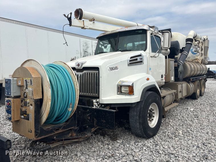 2016 Western Star 4700 Equipment Image0