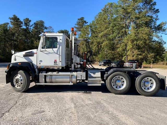 Image of Western Star 4700 equipment image 1