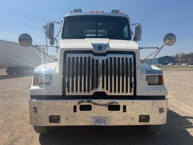 Image of Western Star 4700 equipment image 4