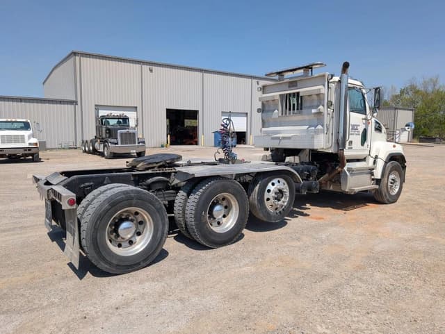 Image of Western Star 4700 equipment image 2