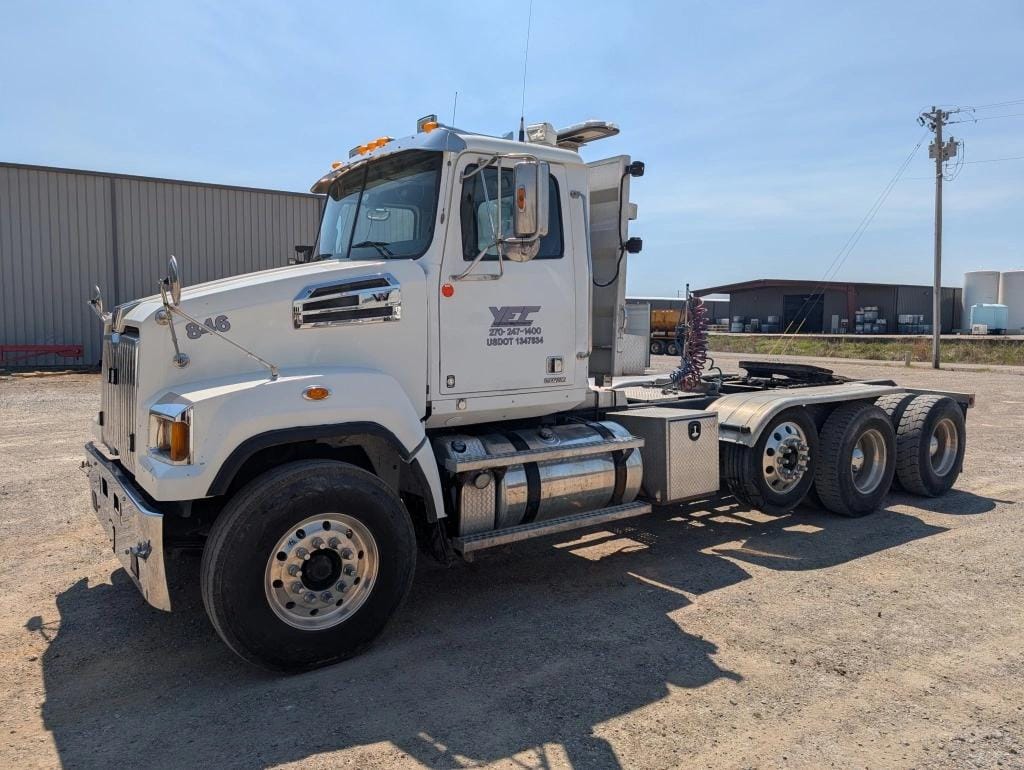 2016 Western Star 4700 Equipment Image0