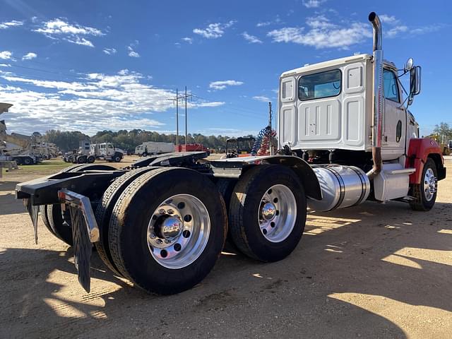 Image of Western Star 4700SF equipment image 2