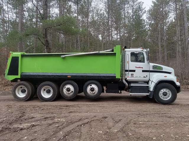 Image of Western Star 4700SF equipment image 1