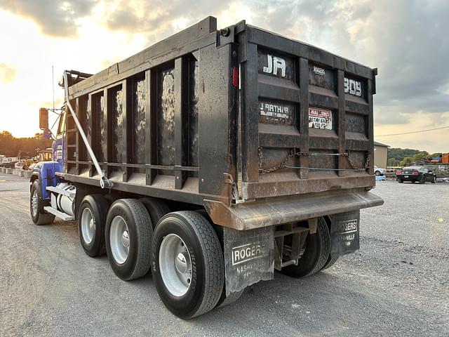 Image of Western Star 4700SF equipment image 3