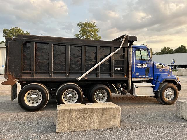 Image of Western Star 4700SF equipment image 4