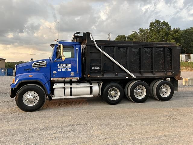 Image of Western Star 4700SF equipment image 2