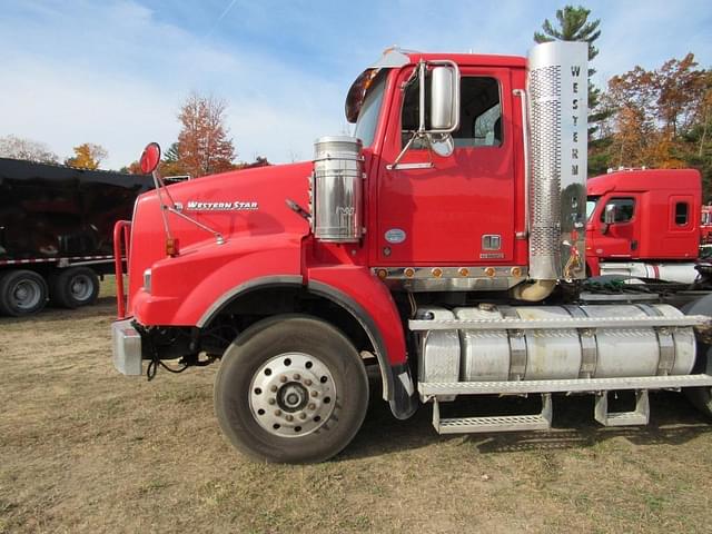 Image of Western Star 4900 equipment image 2