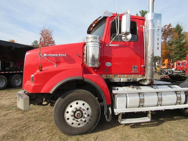 Image of Western Star 4900 equipment image 2