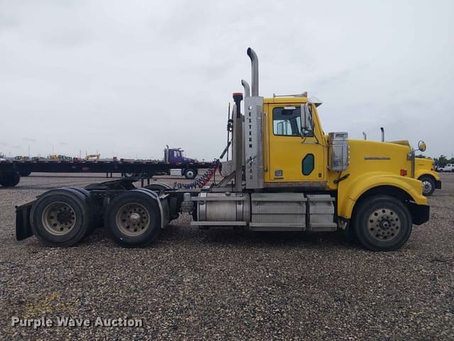 Image of Western Star 4900 equipment image 3